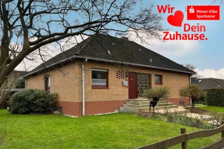 Titelbild - Haus kaufen in Bremerhaven - Winkelbungalow mit Vollkeller und Carport am Park
