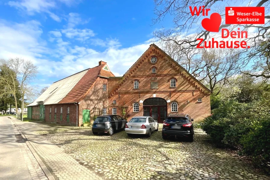 Straßenansicht - Haus kaufen in Schiffdorf - Alter Bauernhof auf großem Grundstück