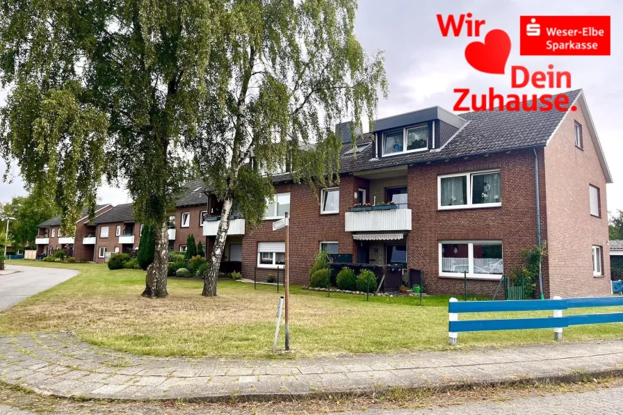 Komplettansicht des Komplexes - Haus kaufen in Cadenberge - Gepflegter Wohnkomplex mit 22 Wohneinheiten