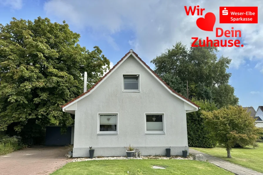 Straßenansicht - Haus kaufen in Cuxhaven - Siedlungshaus auf schön eingewachsenem Grundstück