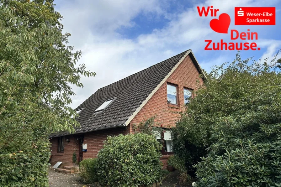 Ansicht - Haus kaufen in Wurster Nordseeküste - Ein-/ Zweifamilienhaus mit Garage in Midlum