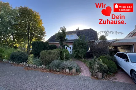 Straßenansicht I - Haus kaufen in Geestland - Großes Wohnhaus mit Garage in beliebter Lage