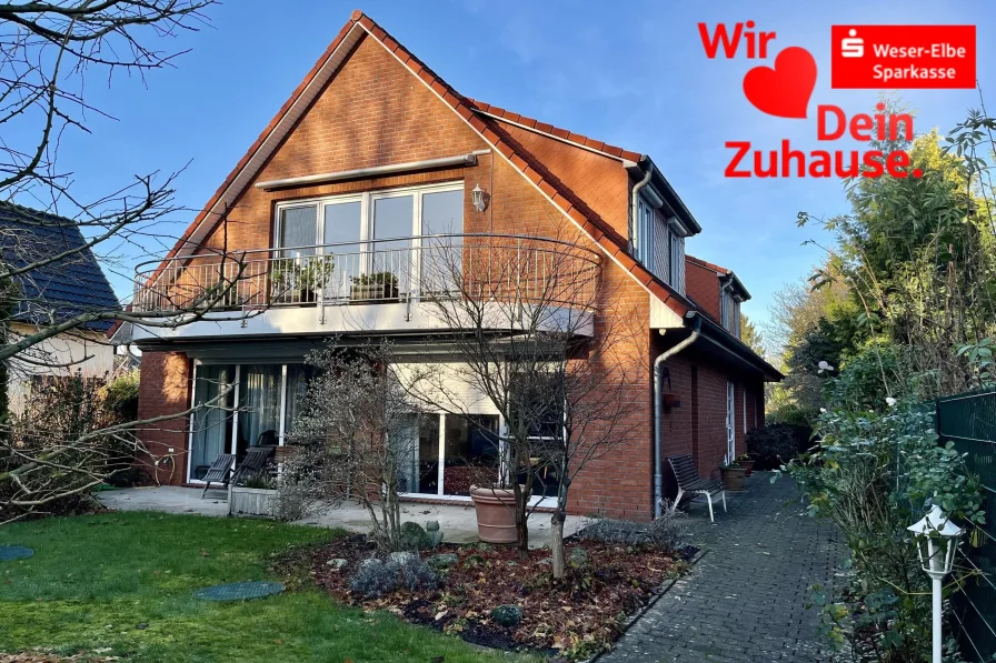 Hausansicht - Haus kaufen in Bremerhaven - Traumhaftes Zweifamilienhaus - jung + energetisch