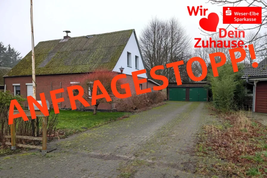 Auffahrt - Haus kaufen in Cadenberge - Einfamilienhaus - direkt am Ostedeich