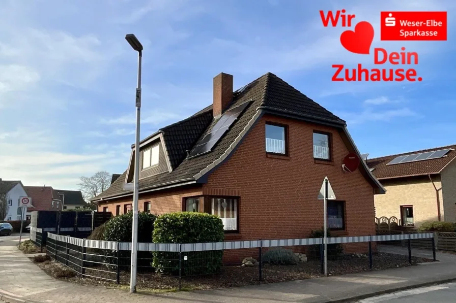 Straßenansicht - Haus kaufen in Schiffdorf - Großes Wohnhaus in zentraler Lage