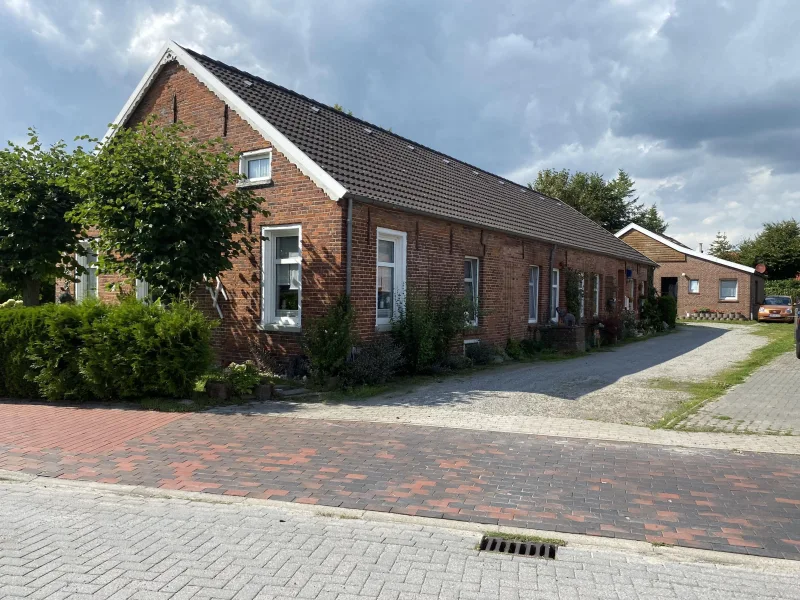 Straßenfront - Haus kaufen in Weener - Ein Grundstück - vier Wohnungen - Kapitalanlage!
