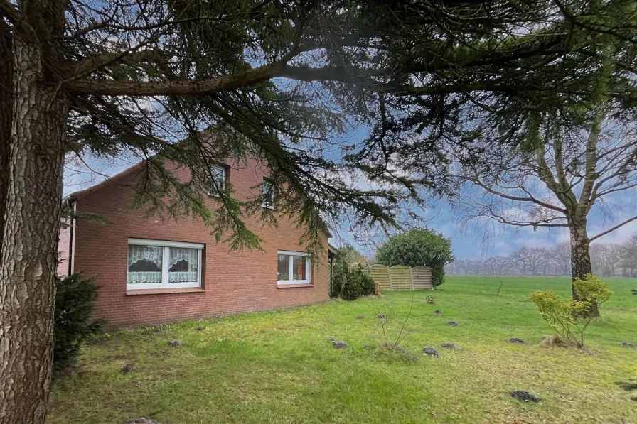  - Haus kaufen in Friedeburg - Kleines Landhaus für Handwerker in Etzel-Friedeburg