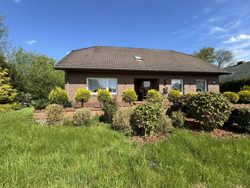 Vorderansicht - Haus kaufen in Rhauderfehn - Großes Haus mit potenzieller Einliegerwohnung