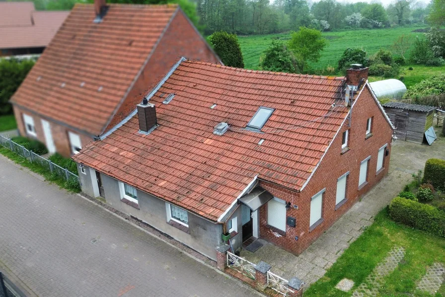 Straßenfront - Haus kaufen in Bunde - Doppelhaushälfte mit zwei Einheiten - teilweise vermietet!