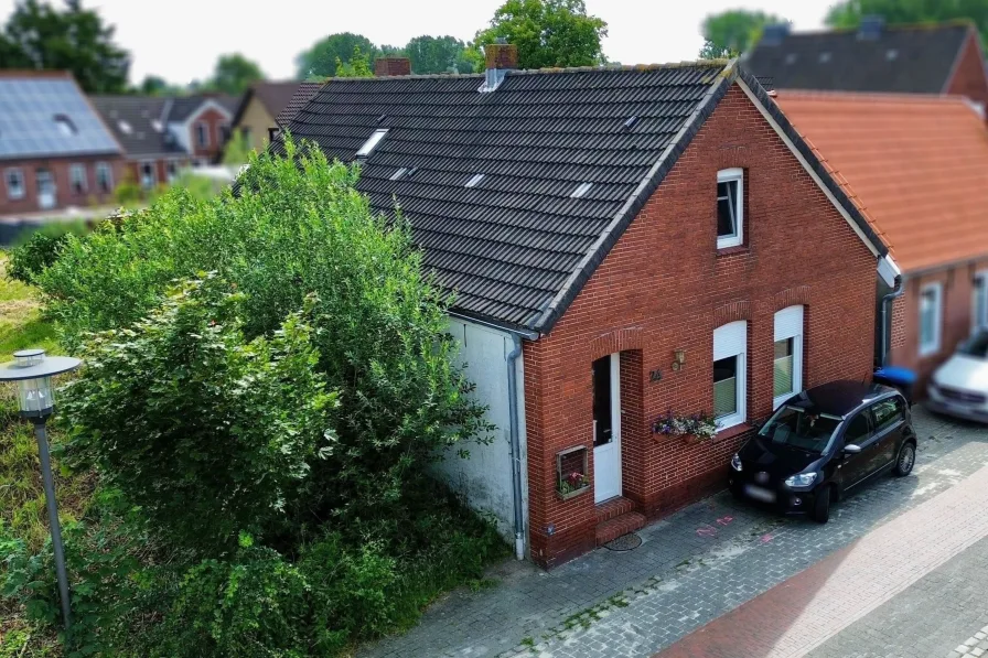 Straßenfront - Haus kaufen in Leer - Zentral gelegen, mit Potenzial und kleinem Garten