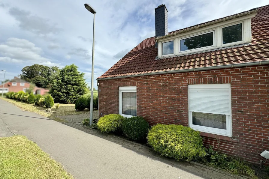 Straßenfront  - Haus kaufen in Bunde - Ruhige Lage - schöner Weitblick