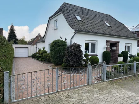 Hausansicht - Haus kaufen in Wittmund - Zentrale Lage - Unverbaubare Südlage - Topgepflegt!