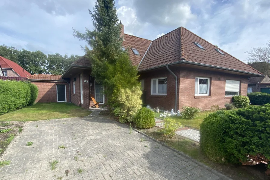 Hausansicht - Haus kaufen in Wittmund - Gepflegte Immobilie in guter Wohnlage!