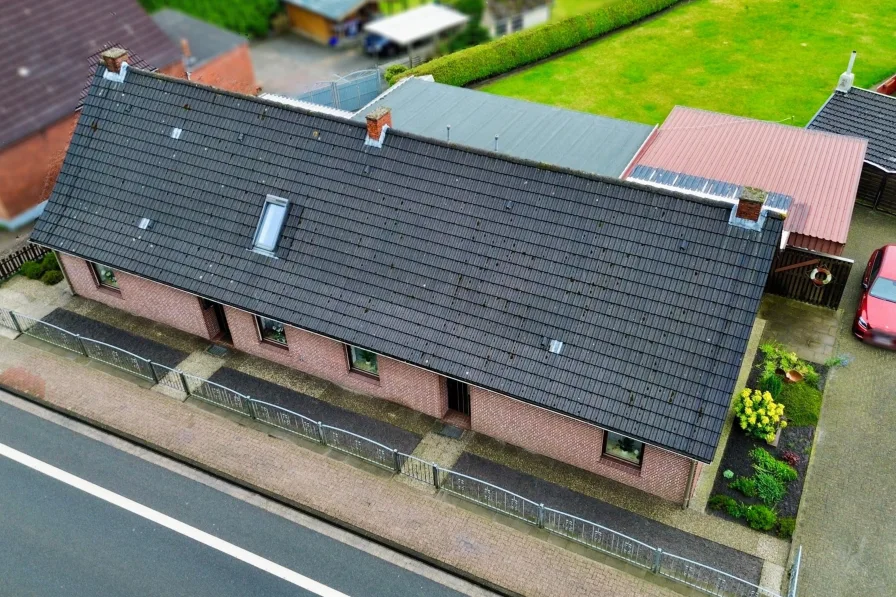 Straßenfront - Haus kaufen in Bunde - Viel Wohnfläche, viel Grundstück, viel Potenzial