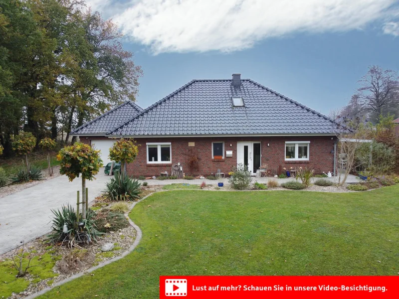 Vorderansicht - Haus kaufen in Moormerland - Moderner Bungalow mit Weitblick! 