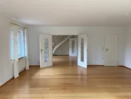 Blick vom Wohnzimmer ins Esszimmer