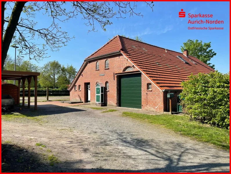 Straßenansicht - Haus kaufen in Upgant-Schott - Paradies nicht nur für Pferdeliebhaber - Landhaus in Upgant-Schott