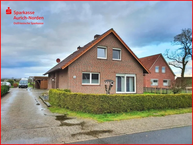 Straßenansicht - Haus kaufen in Großefehn - In Kanallage - Einfamilienhaus mit schönem Garten in Ostgroßefehn 