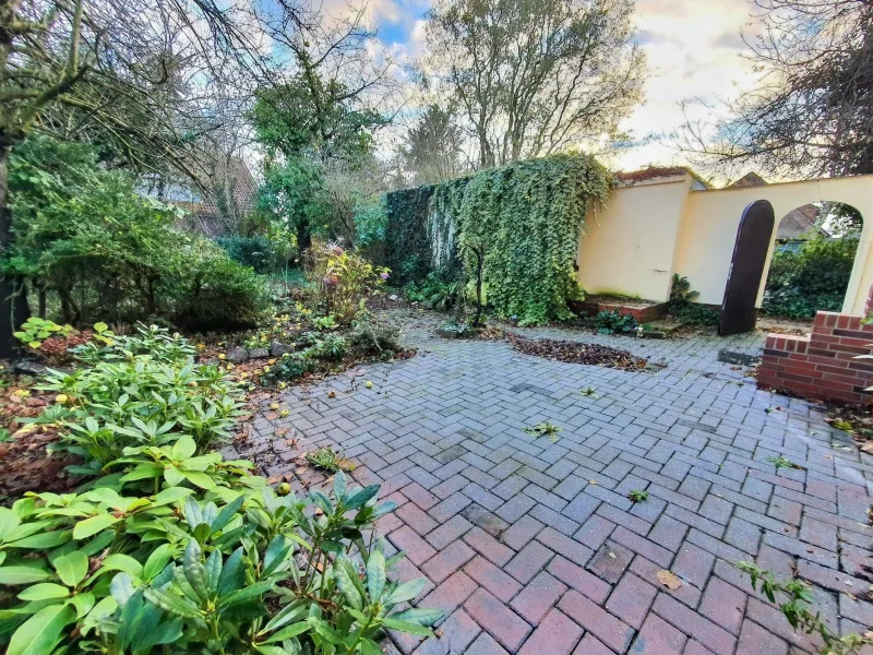 Terrasse mit Blick in den Garten