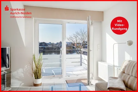 Wohnzimmer - Zugang Balkon mit Seeblick - Wohnung kaufen in Norden - Wasserblick - Seltene Gelegenheit im Nordseebad Norddeich!