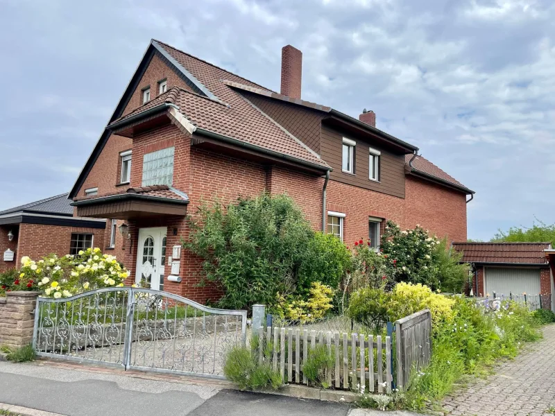 Ansicht von der Straße - Haus kaufen in Barsinghausen - Haus nahe am Deister mit großen Grundstück