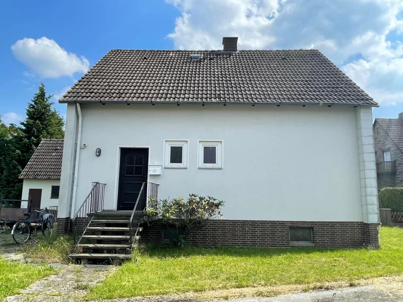 Hauseingansseite - Haus kaufen in Barsinghausen - Viel Platz und mehr!