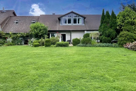 Ansicht aus dem Garten - Haus kaufen in Barsinghausen - Solide Doppelhaushälfte in ruhiger Lage