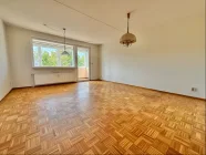 Großzügiges Wohnzimmer mit...