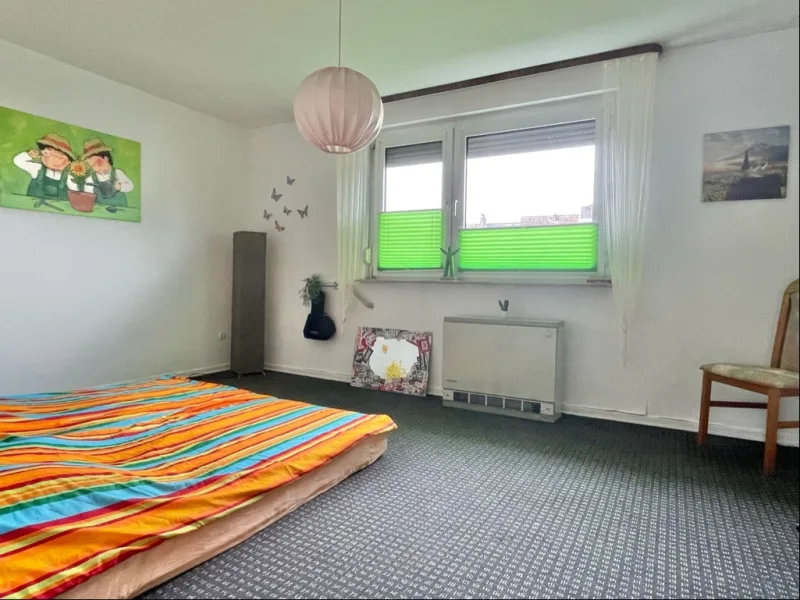 Großzügiges Schlafzimmer (OG)