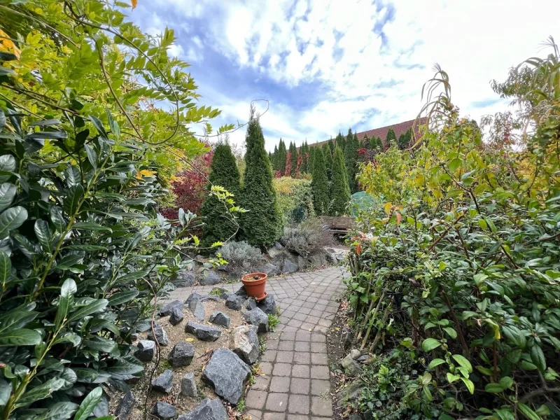 Weg durch den Garten