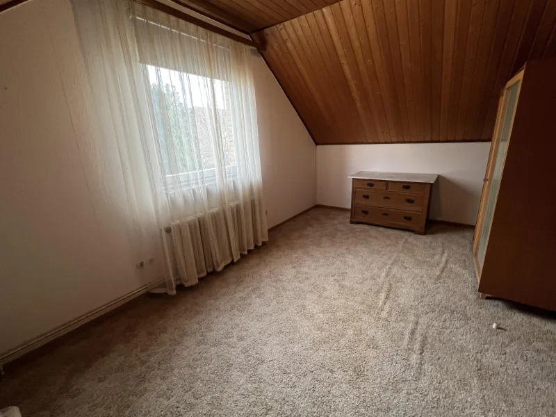 Schlafzimmer 1