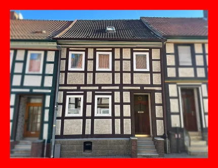 Hausansicht - Haus kaufen in Bad Salzdetfurth - Charmantes Fachwerkhaus mit Potential