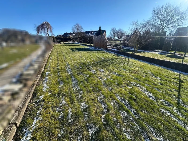 mit Zugang zum großen Garten.