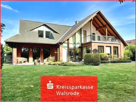 Titelbild - Haus kaufen in Bad Fallingbostel - Exklusives Wohnhaus mit Garage in herausragender Wohnlage von Bad Fallingbostel