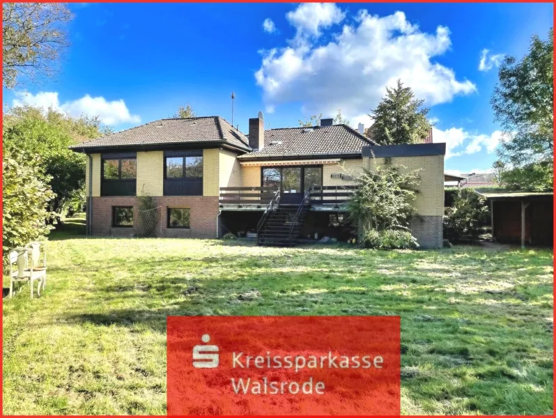 Titelbild - Haus kaufen in Rethem - Wohnhaus (Erbbaurecht) mit Garage und Carport in guter Wohnlage von Rethem/Aller