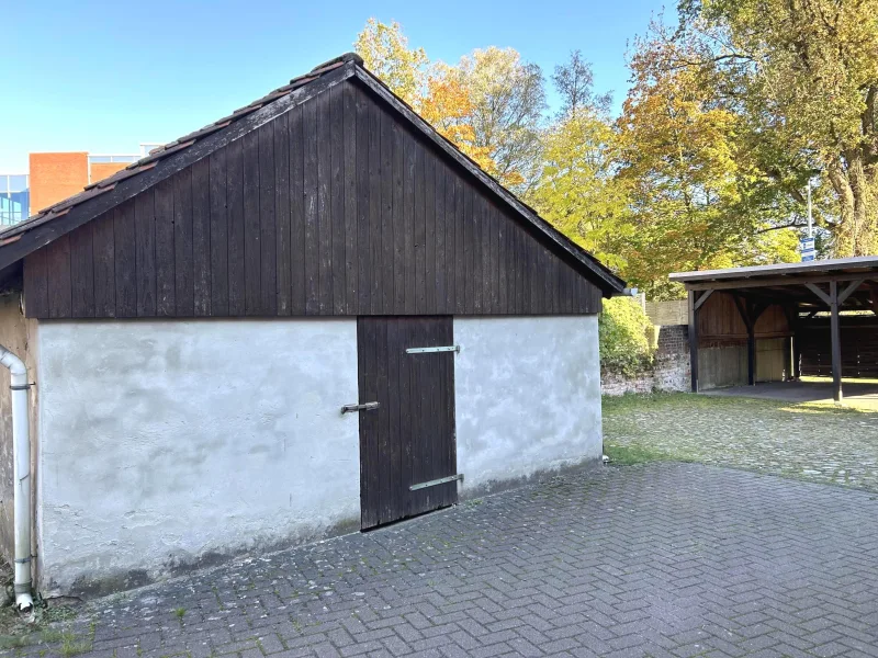 Kleines Nebengebäude auf dem Hof