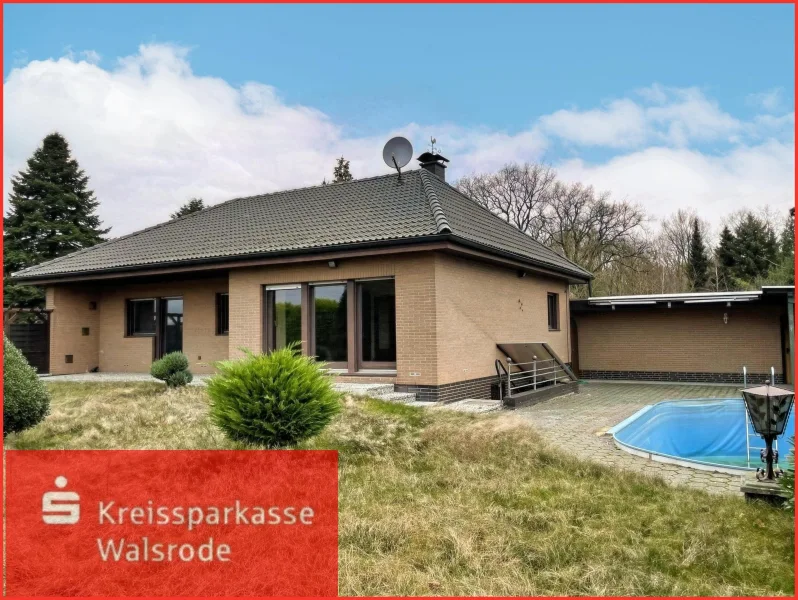 Titelbild - Haus kaufen in Ahlden - Einfamilienhaus mit Vollkeller und Garage in schöner Ortsrandlage von Ahlden