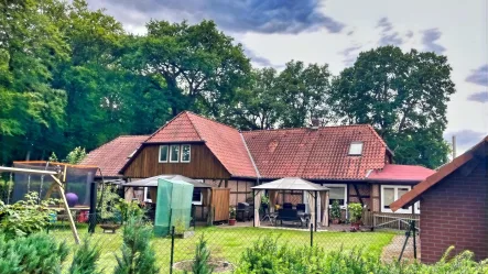 Außenansicht - Zinshaus/Renditeobjekt kaufen in Munster, Oerrel - Vermietetes 3-Familienhaus mit Nebengebäude