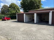 Garage ( 1. von links)