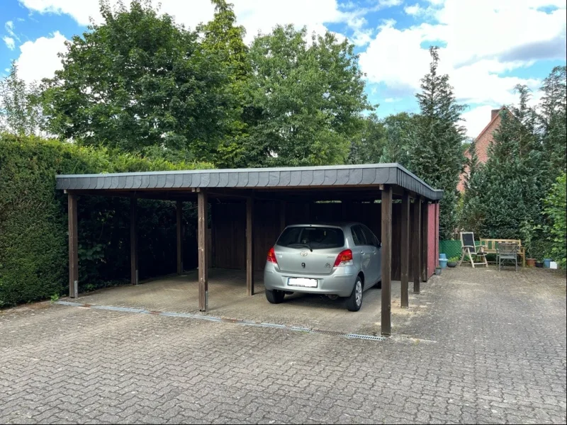 Doppelcarport mit Abstellräumen