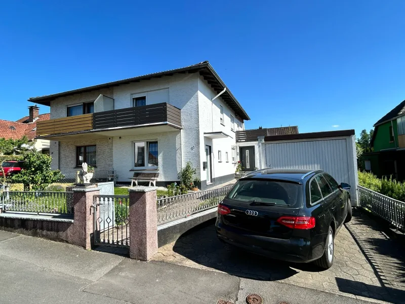 Außenansicht - Haus kaufen in Bad Pyrmont - Durchsanierte Doppelhaushälfte in ruhiger Lage von Bad Pyrmont