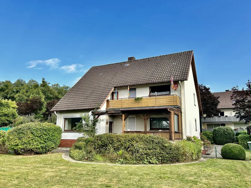 Außenansicht  - Haus kaufen in Bad Pyrmont - Repräsentatives Ein-/Zweifamilienhaus mit vermieteter Einliegerwohnung in Bad Pyrmont/Holzhausen