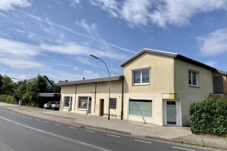 Straßenansicht - Haus kaufen in Braunschweig - Wohnen und Gewerbe