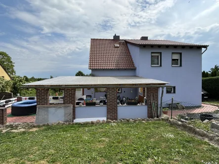 Gartenansicht mit großer Terrasse - Haus kaufen in Schöningen - Einfamilienhaus mit großem Grundstück