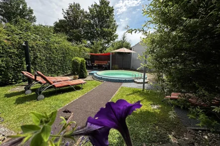 Relaxbereich mit Swimmingpool - Haus kaufen in Braunschweig - Ein Ort zum genießen!