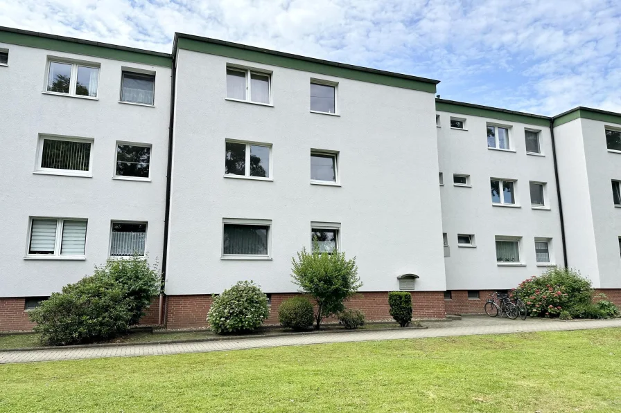 Strassenansicht  - Wohnung kaufen in Braunschweig - Helle Erdgeschosswohnung mit Potenzial! 