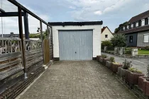 Garage und Stellplatz 