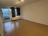 Wohnzimmer mit Blick zum Balkon