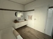 Badezimmer / Badewanne EG