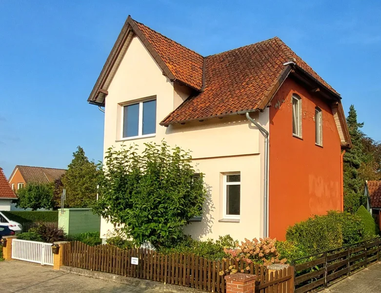 Straßenansicht - Haus kaufen in Celle - für Kapitalanleger geeignet